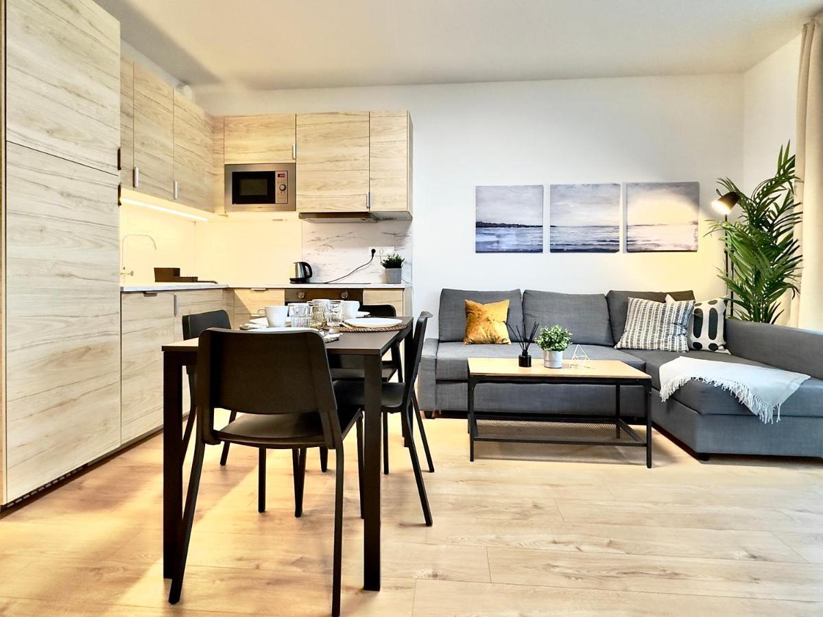 Yarn - Brand New - Free Parking - Balcony With City View - Central Shopping Mall Bratislava Luaran gambar
