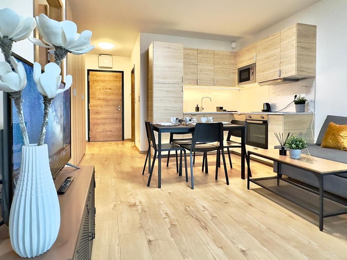Yarn - Brand New - Free Parking - Balcony With City View - Central Shopping Mall Bratislava Luaran gambar