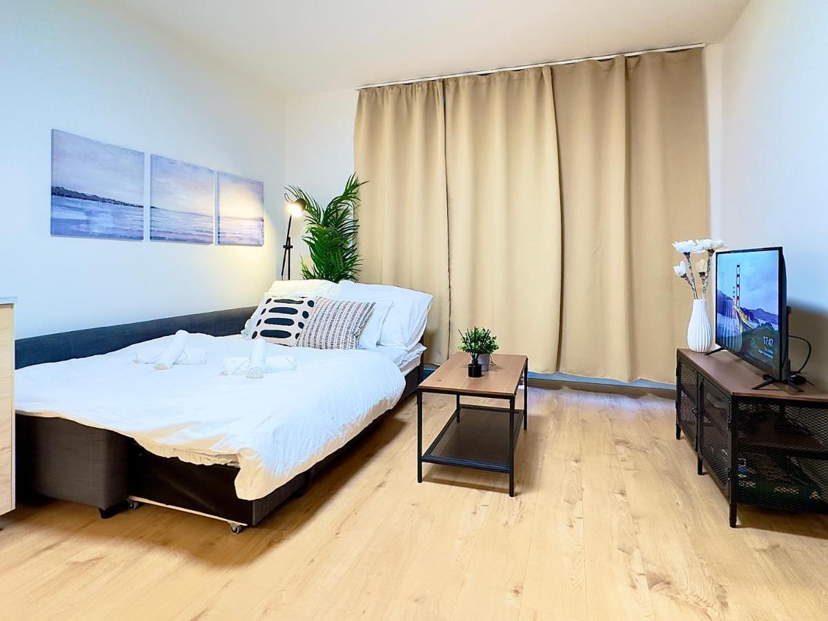 Yarn - Brand New - Free Parking - Balcony With City View - Central Shopping Mall Bratislava Luaran gambar