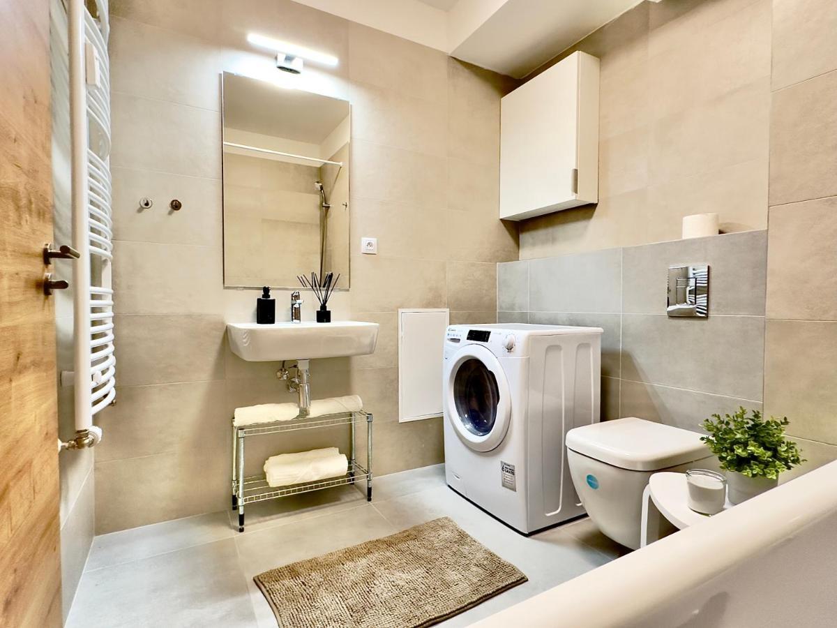 Yarn - Brand New - Free Parking - Balcony With City View - Central Shopping Mall Bratislava Luaran gambar