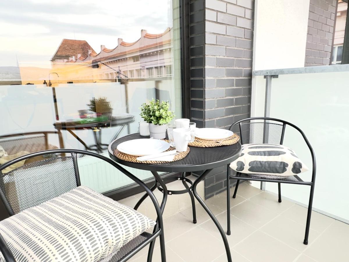 Yarn - Brand New - Free Parking - Balcony With City View - Central Shopping Mall Bratislava Luaran gambar